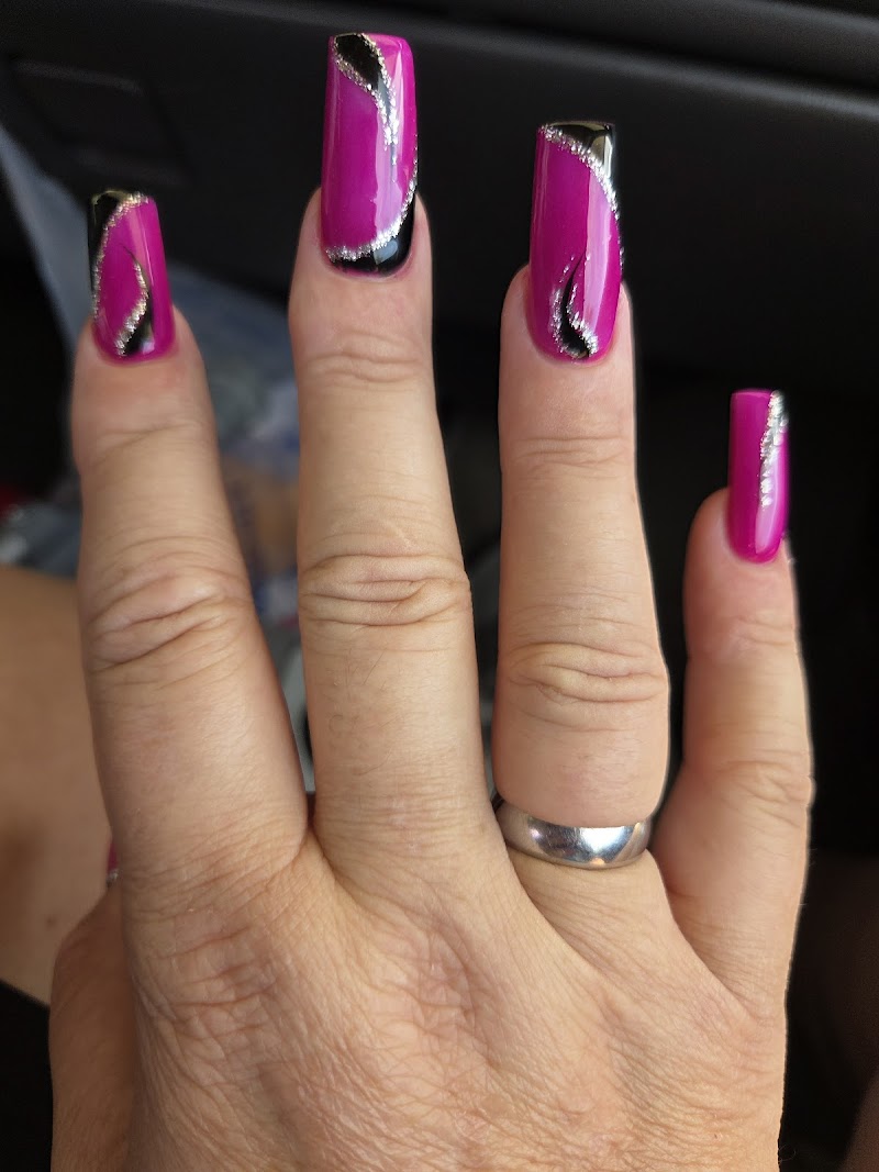 Darian Luxury Nails & Spa photo 3