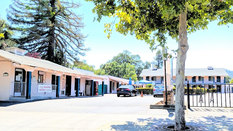 Photo of Cloverdale Oaks Inn
