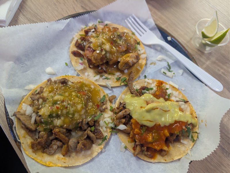 Taquería La Perla photo 3