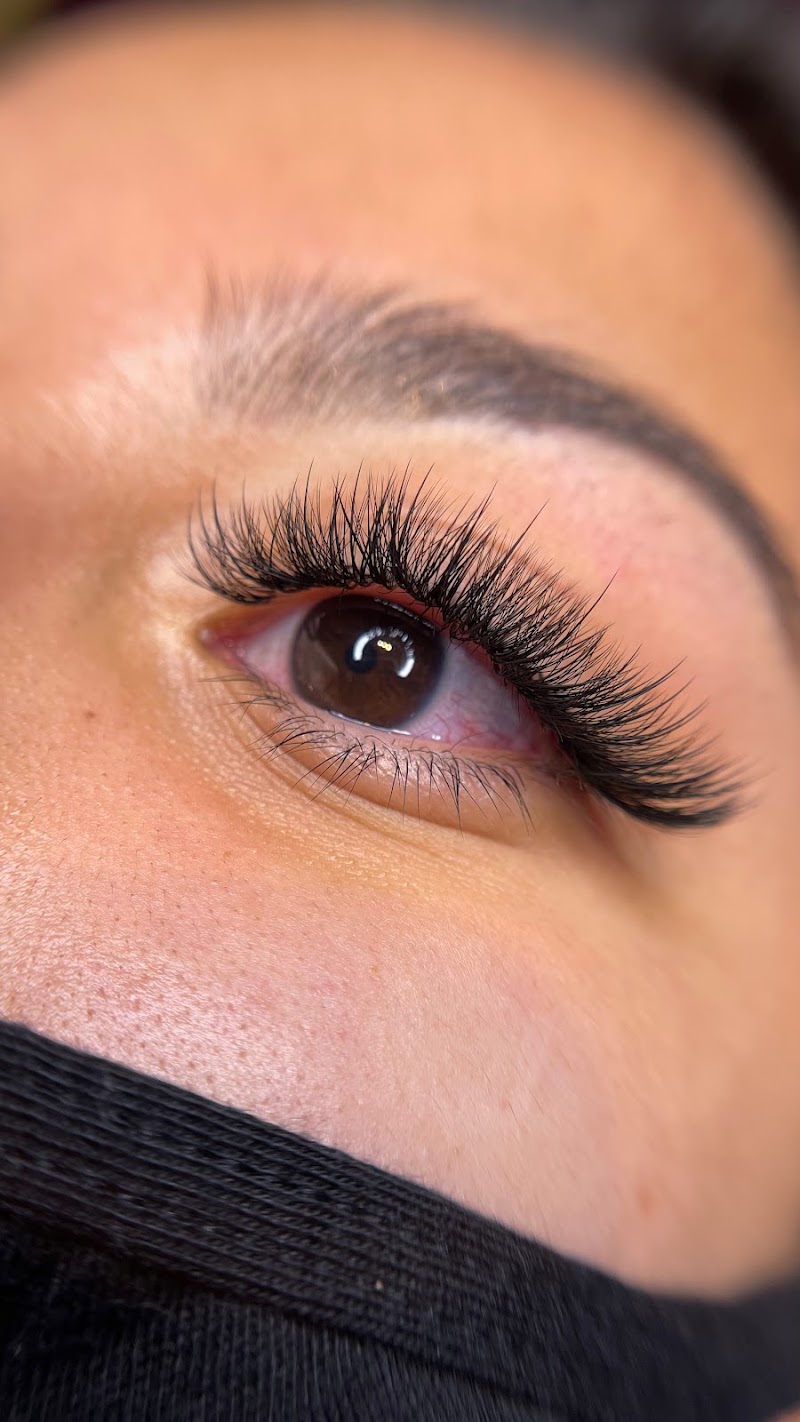 Brows & Lashes by Laura (Inside Lyndsey's Beauty Studio) photo 3