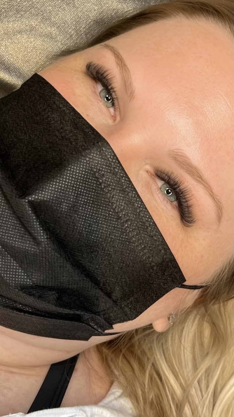 Brows & Lashes by Laura (Inside Lyndsey's Beauty Studio) photo 2