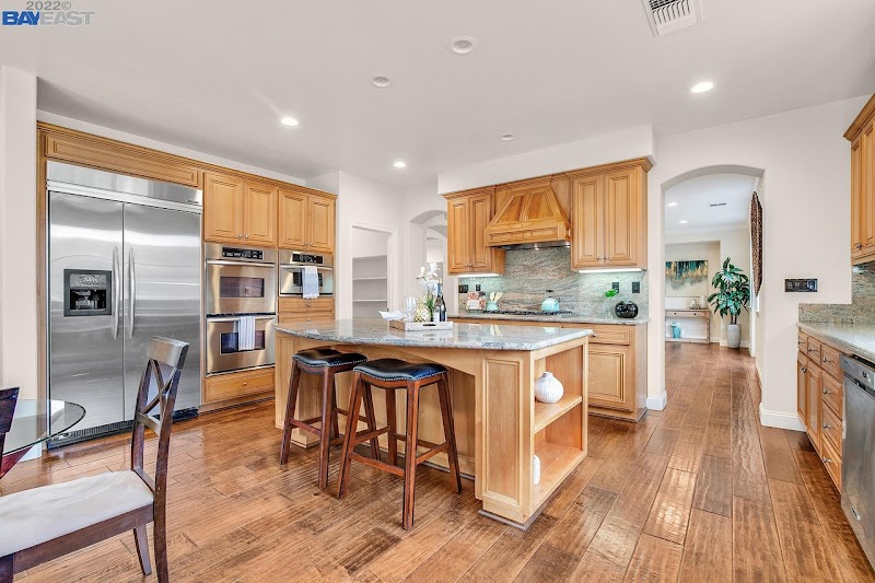 Suma Sridhar, SVK Real Estate & Associates photo 2