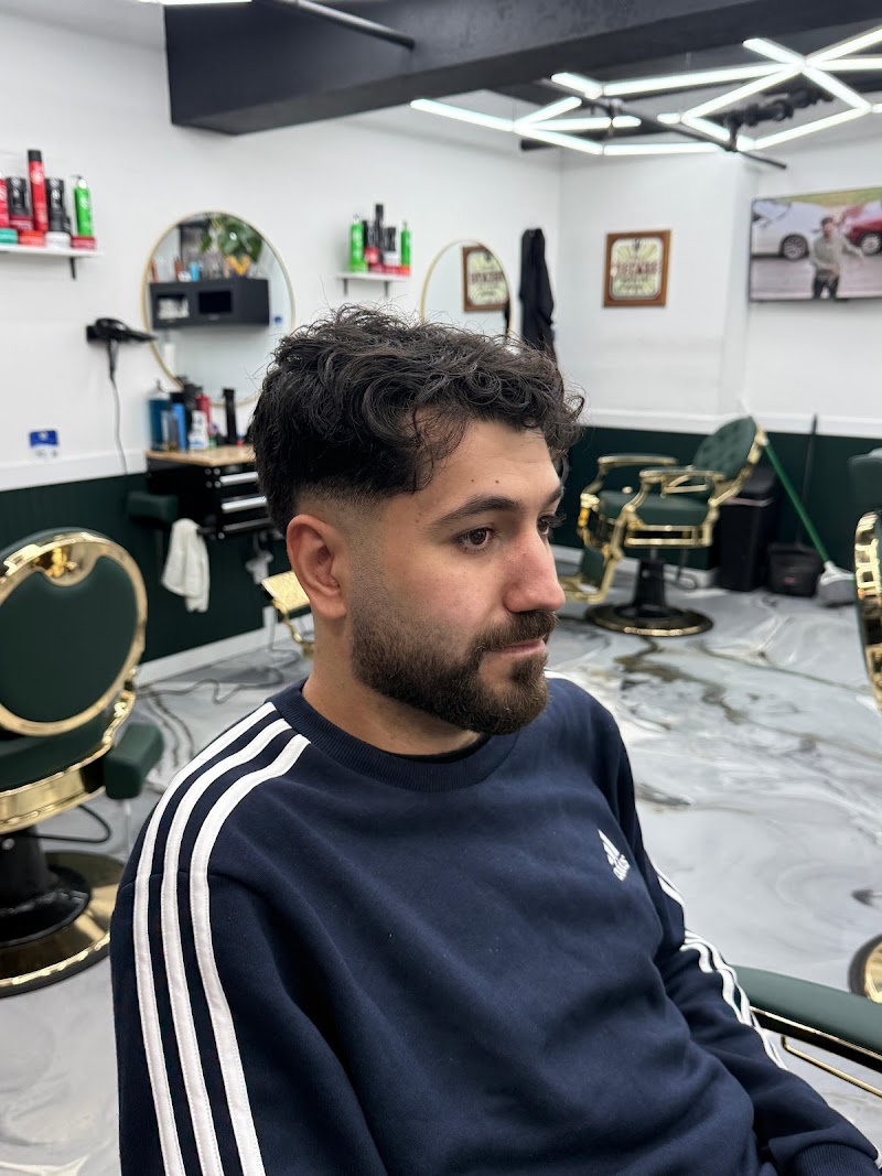 Residents Barbershop photo 4