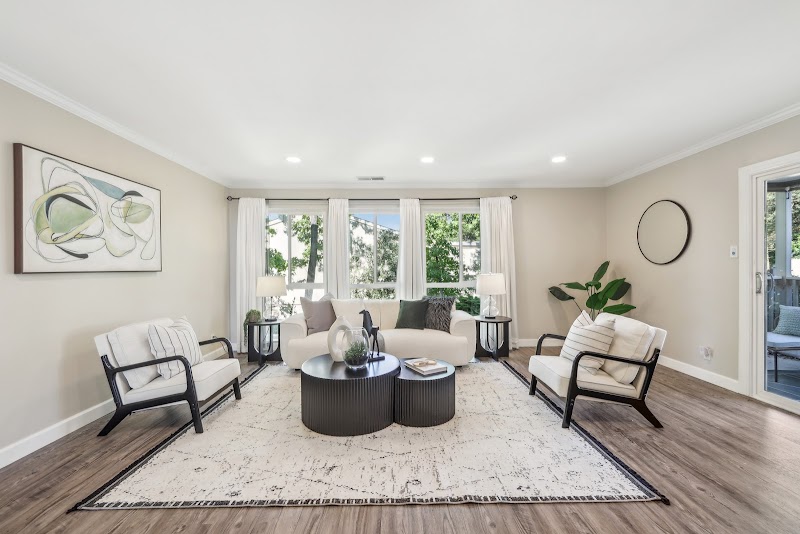 Karen Ho, Founder | Broker - Symmetry Real Estate photo 2
