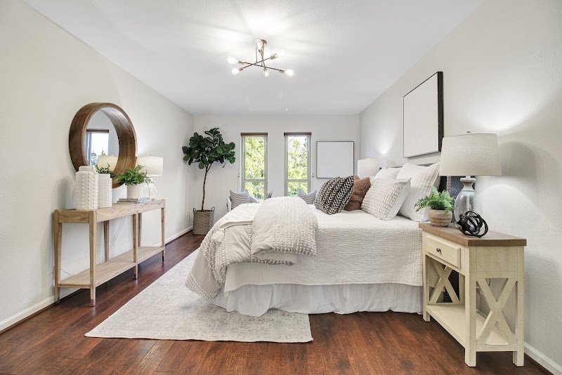 Karen Ho, Founder | Broker - Symmetry Real Estate photo 5