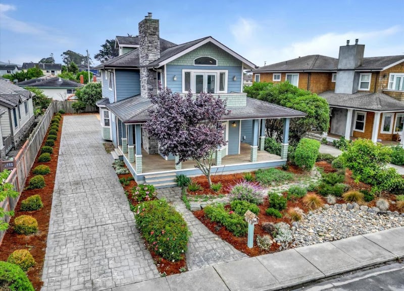 Ocean Element Real Estate: Rebecca Jackson photo 3