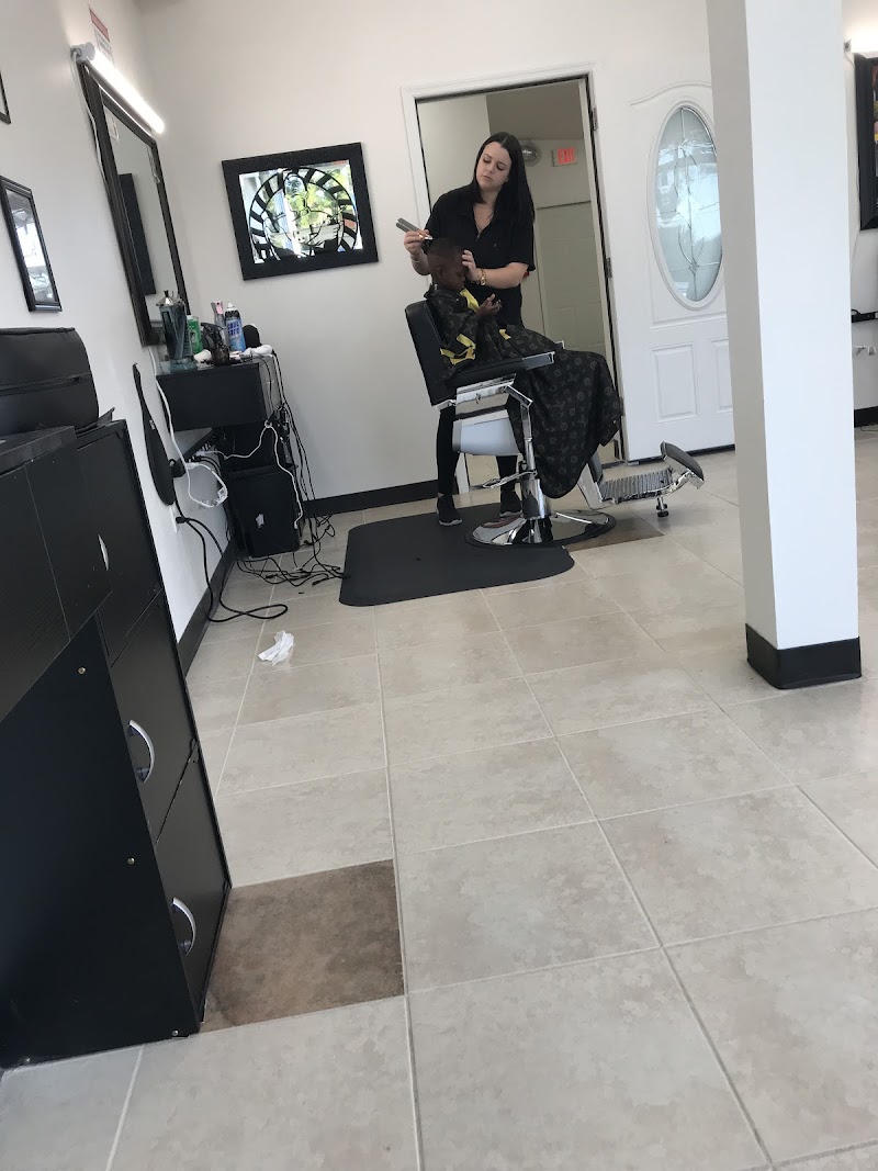 The Royal Barber Lounge photo 2