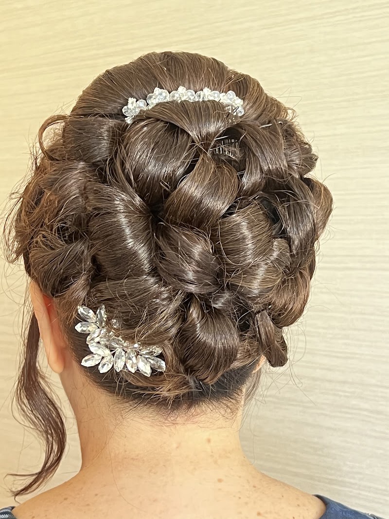 Hidden Beauty Salon. (( Booksy online photo 4
