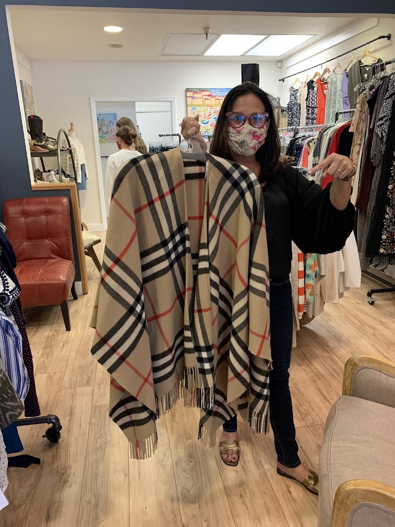 Designs 2 Consign - Designer Boutique Lamorinda photo 5