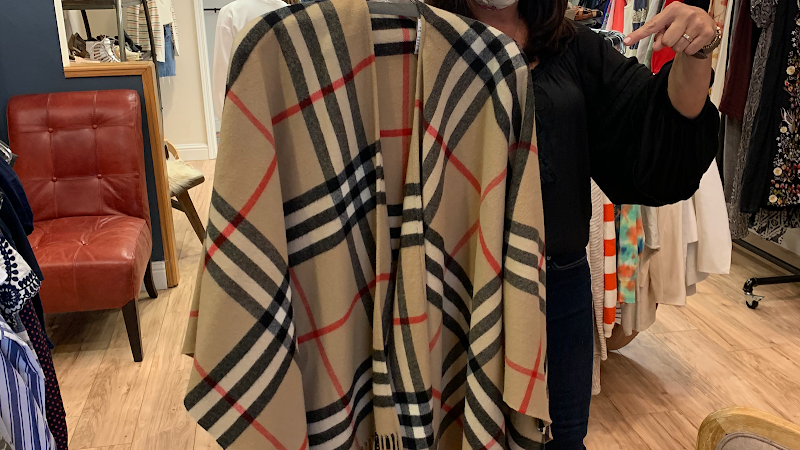 Designs 2 Consign - Designer Boutique Lamorinda photo 2