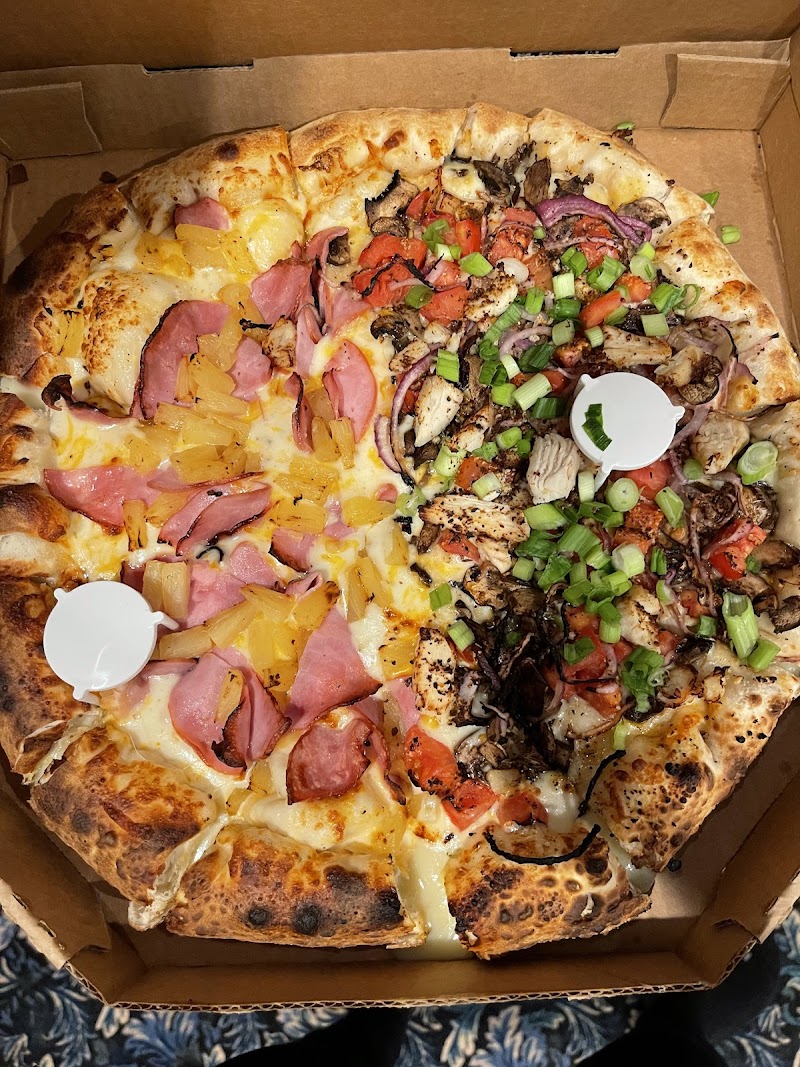 Round Table Pizza photo 5