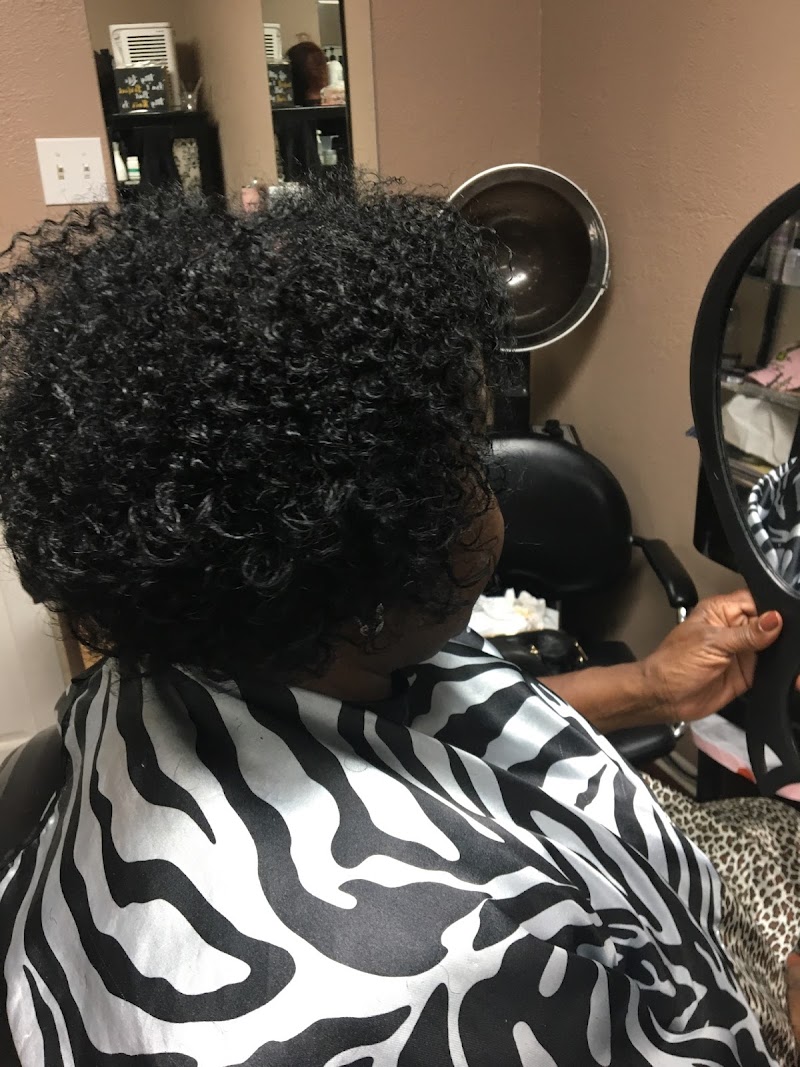 Studio 13 Salon & Boutique photo 4