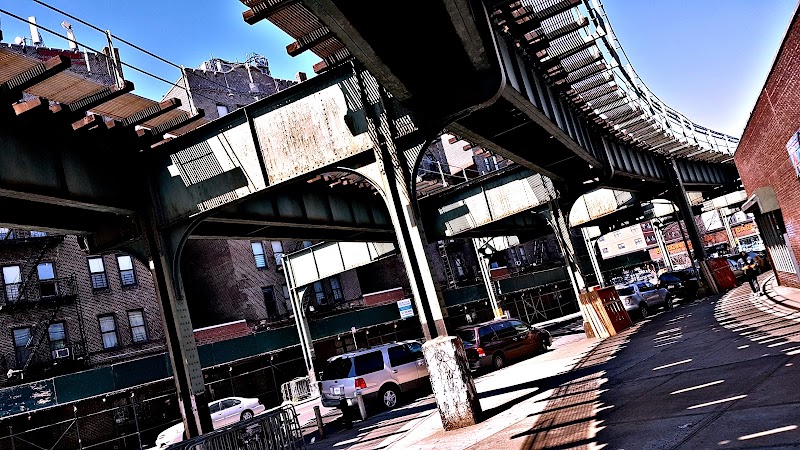 Saratoga Av photo 3