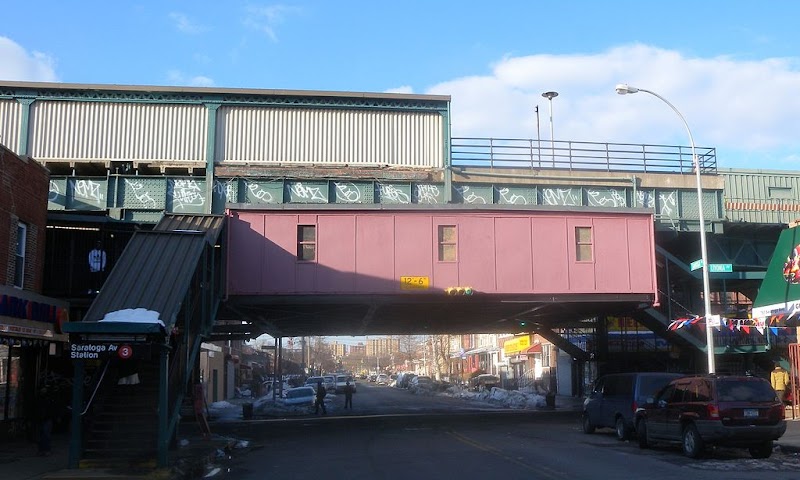 Saratoga Av photo 5