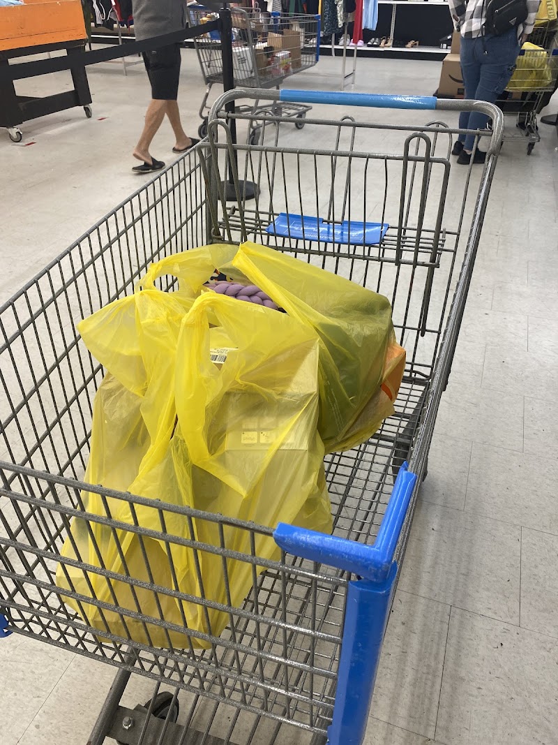 Deals Outlet Bin Store photo 4