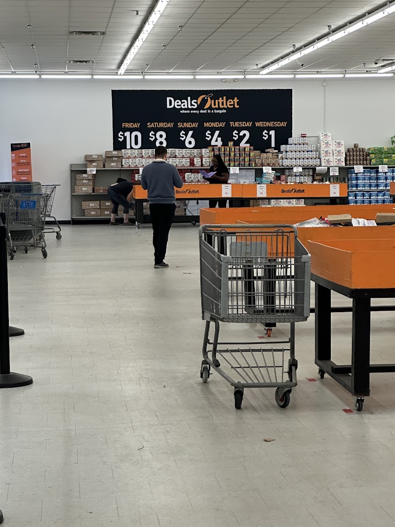 Deals Outlet Bin Store photo 2