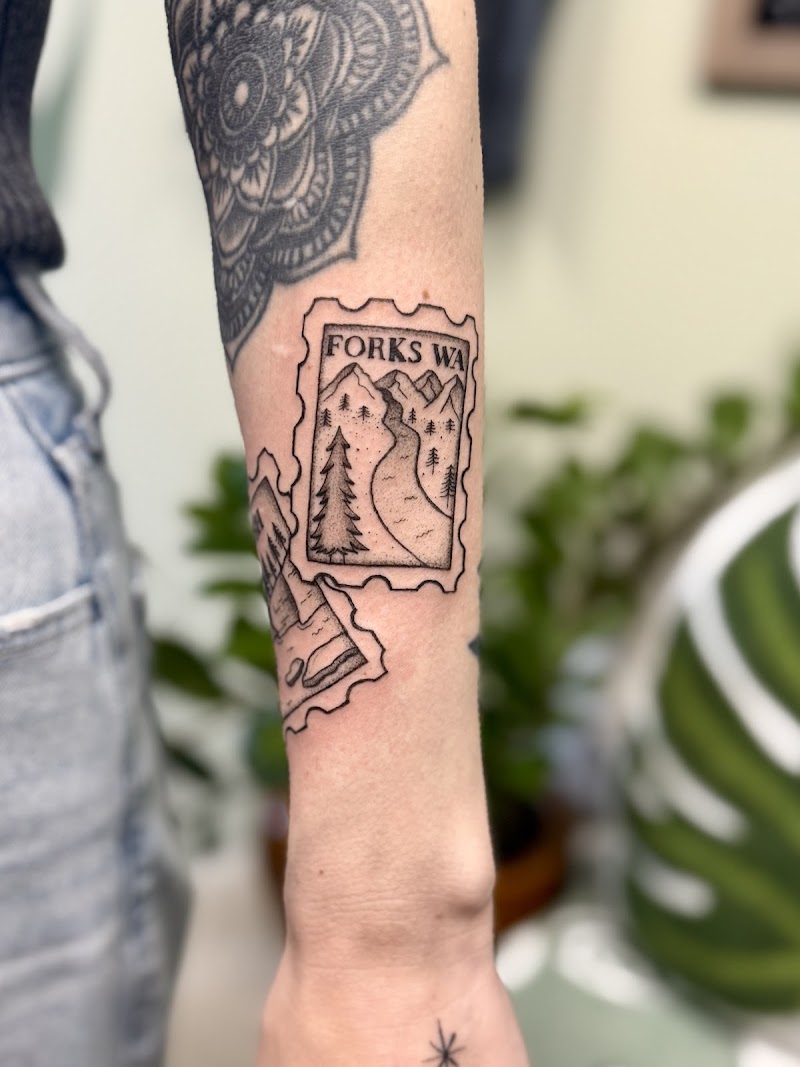 Emerald Moon Tattoo Studio photo 2