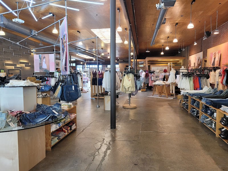 Urban Outfitters photo 2