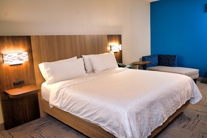 Holiday Inn Express & Suites Tampa Northwest-Oldsmar by IHG photo 2