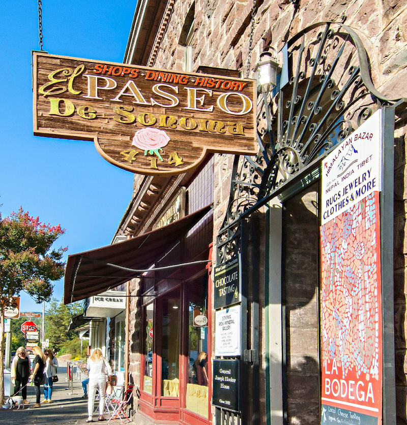 Photo of El Paseo De Sonoma Courtyard