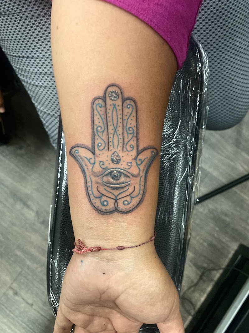 Barrio Tattoos & Piercing photo 4
