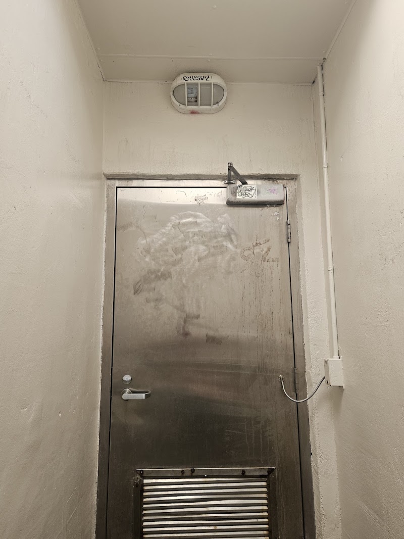 Public Restroom photo 5