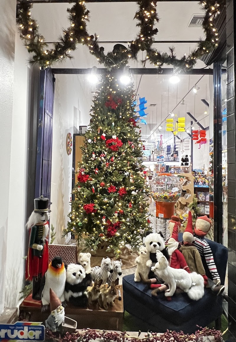 Miracle Mile Toys & Gifts photo 3