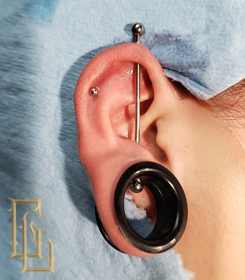 Goldline Tattoo and Body Piercing photo 3