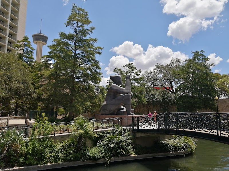 Stargazer "Citlali" Statue photo 4