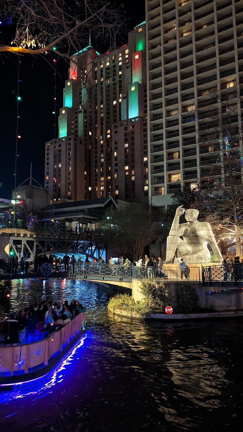 Stargazer "Citlali" Statue photo 3