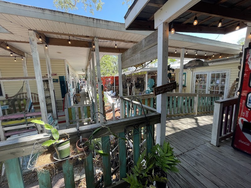 Antiques & Uniques in Ozona photo 4