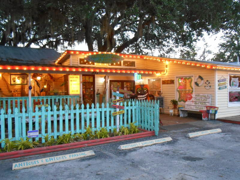 Photo of Antiques & Uniques in Ozona
