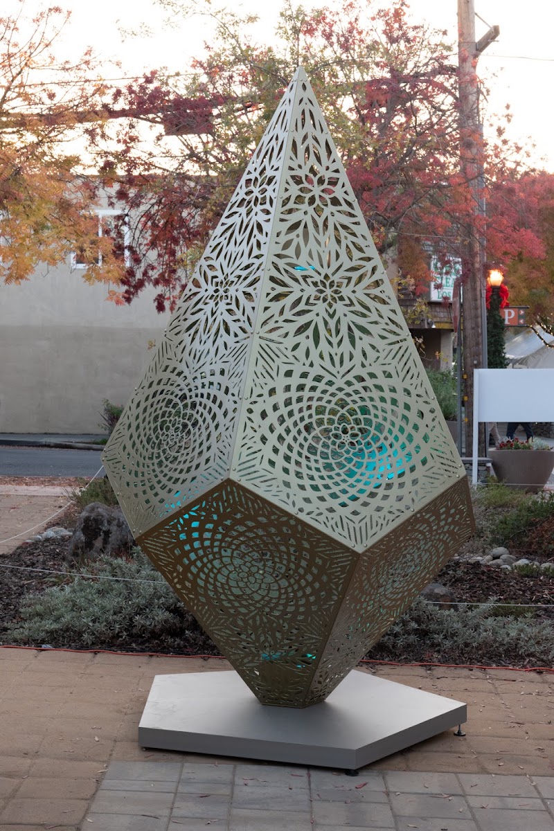 Photo of Mandahlia Sculpture by HYBYCOZO