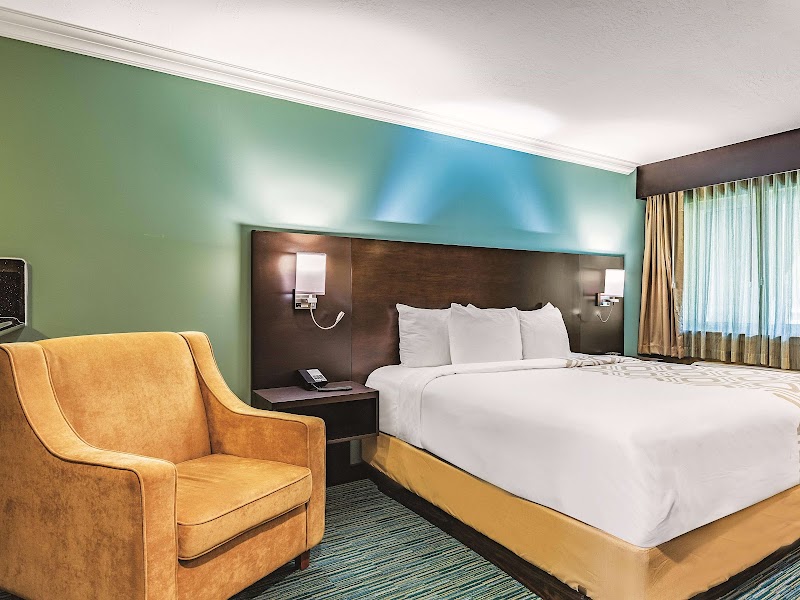 La Quinta Inn & Suites by Wyndham San Francisco Airport West photo 5