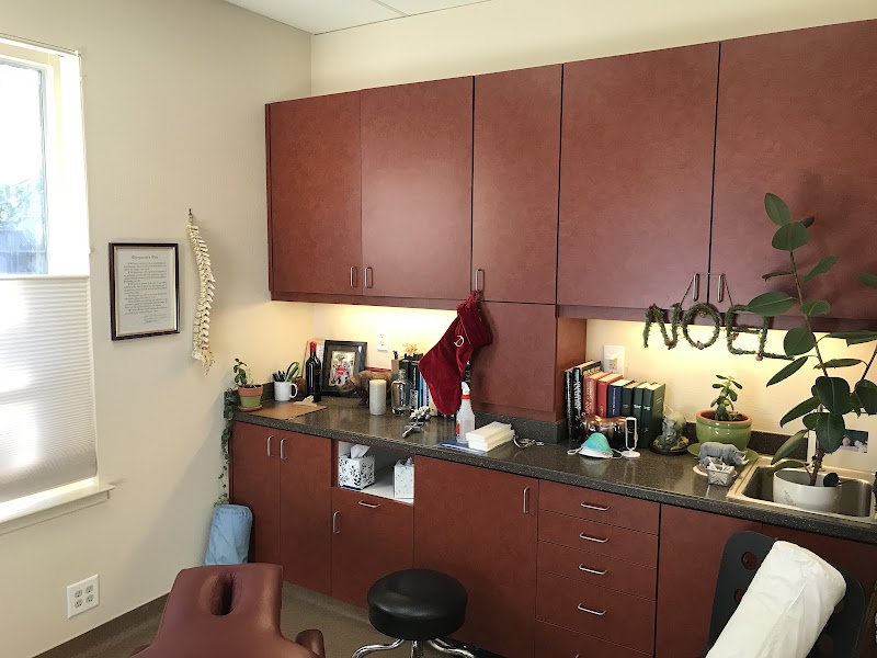 St Helena Chiropractic Center - Daniel W. Hamlin, DC photo 4