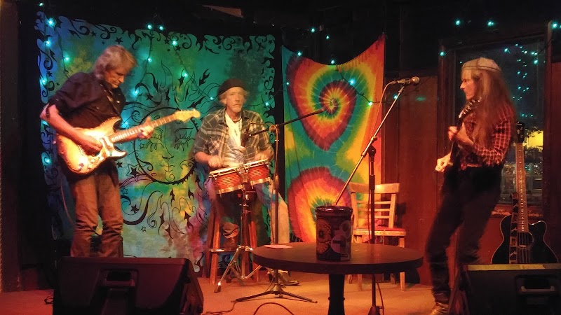 Peri's Tavern photo 2