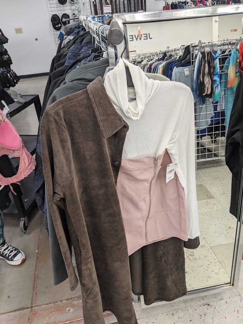 Discount Fashion Warehouse Kenwood photo 5