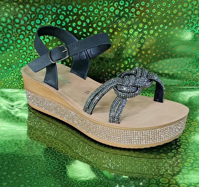 ZAPATERIA HUEHUE (Ladies' shoe store) photo 3