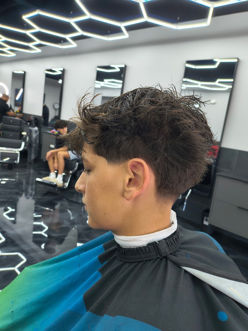 Headlines Barber Shop Lexington Oaks photo 4