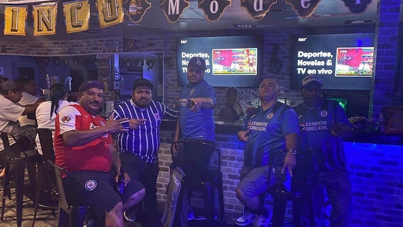 Caliz Sports Bar & Grill photo 5