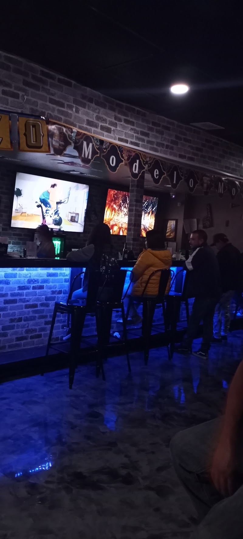 Photo of Caliz Sports Bar & Grill