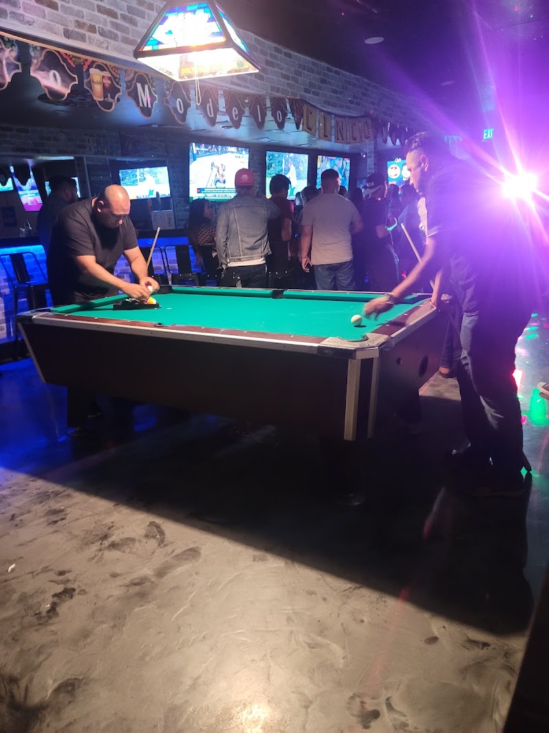 Caliz Sports Bar & Grill photo 4