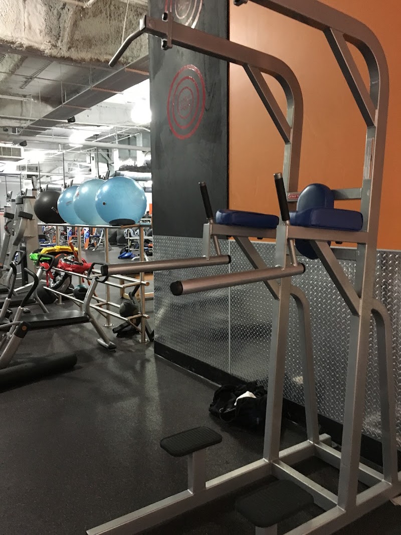 Crunch Fitness photo 2
