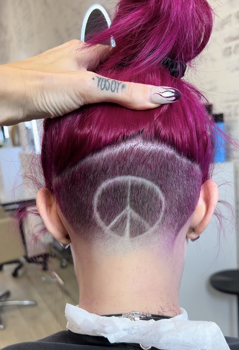 Arianna Babe Barber photo 3