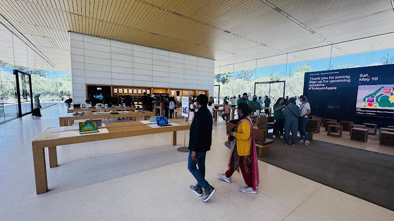Apple Park Parking Lot photo 3
