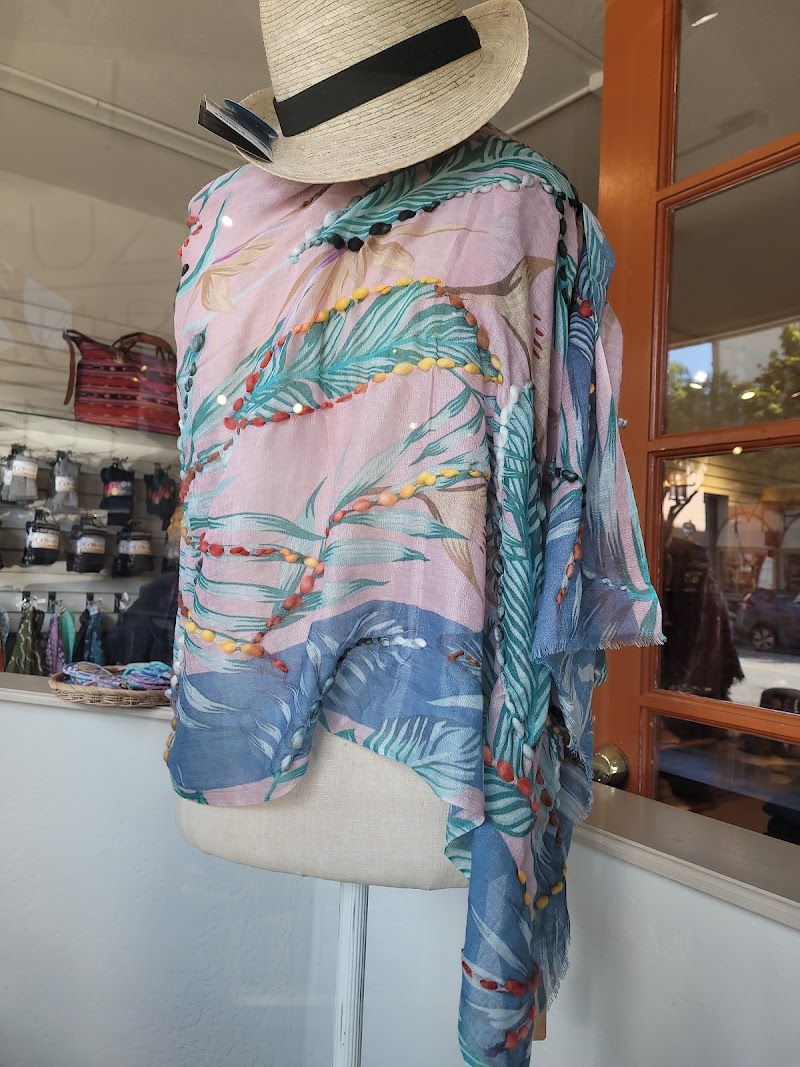 LuzLuna Imports photo 3