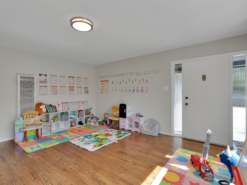 Little Scholars Bilingual Daycare photo 3