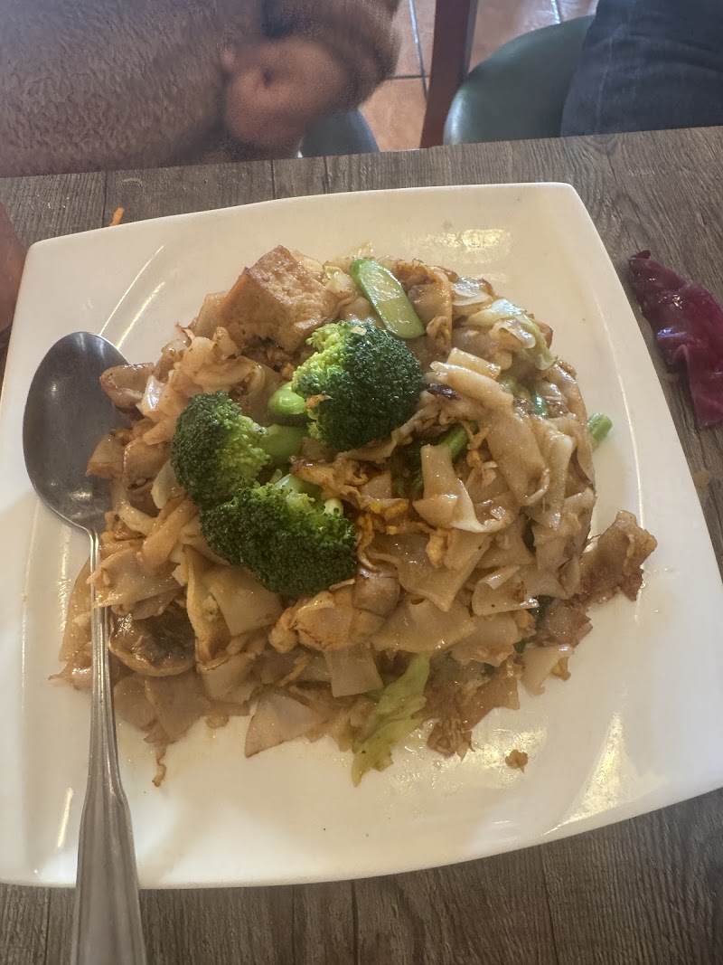 White Lotus Thai Cuisine photo 3