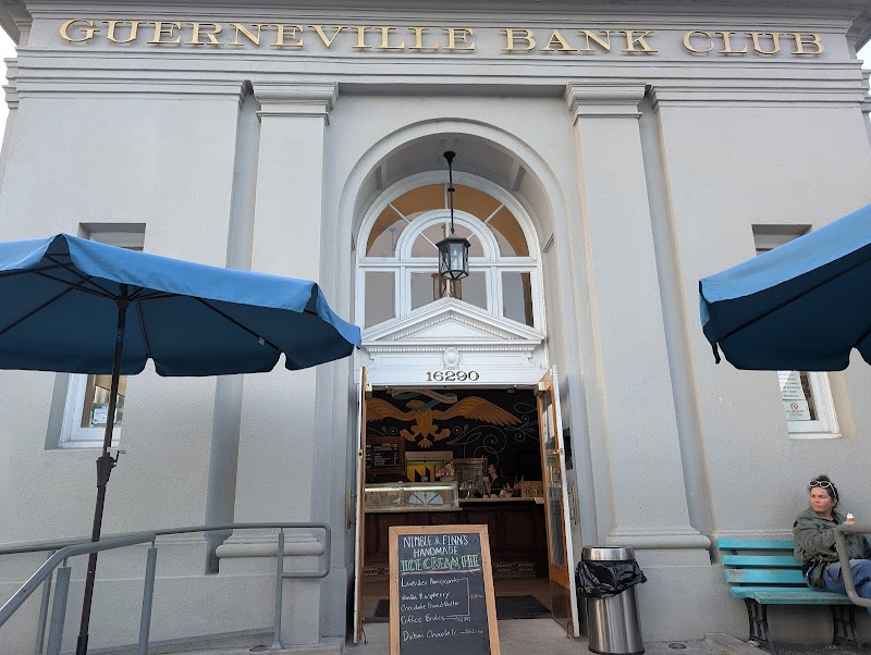 Guerneville Bank Club photo 4