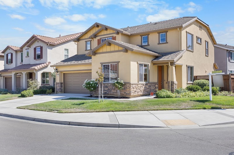 Melissa Ahern Realtor WR Properties photo 2